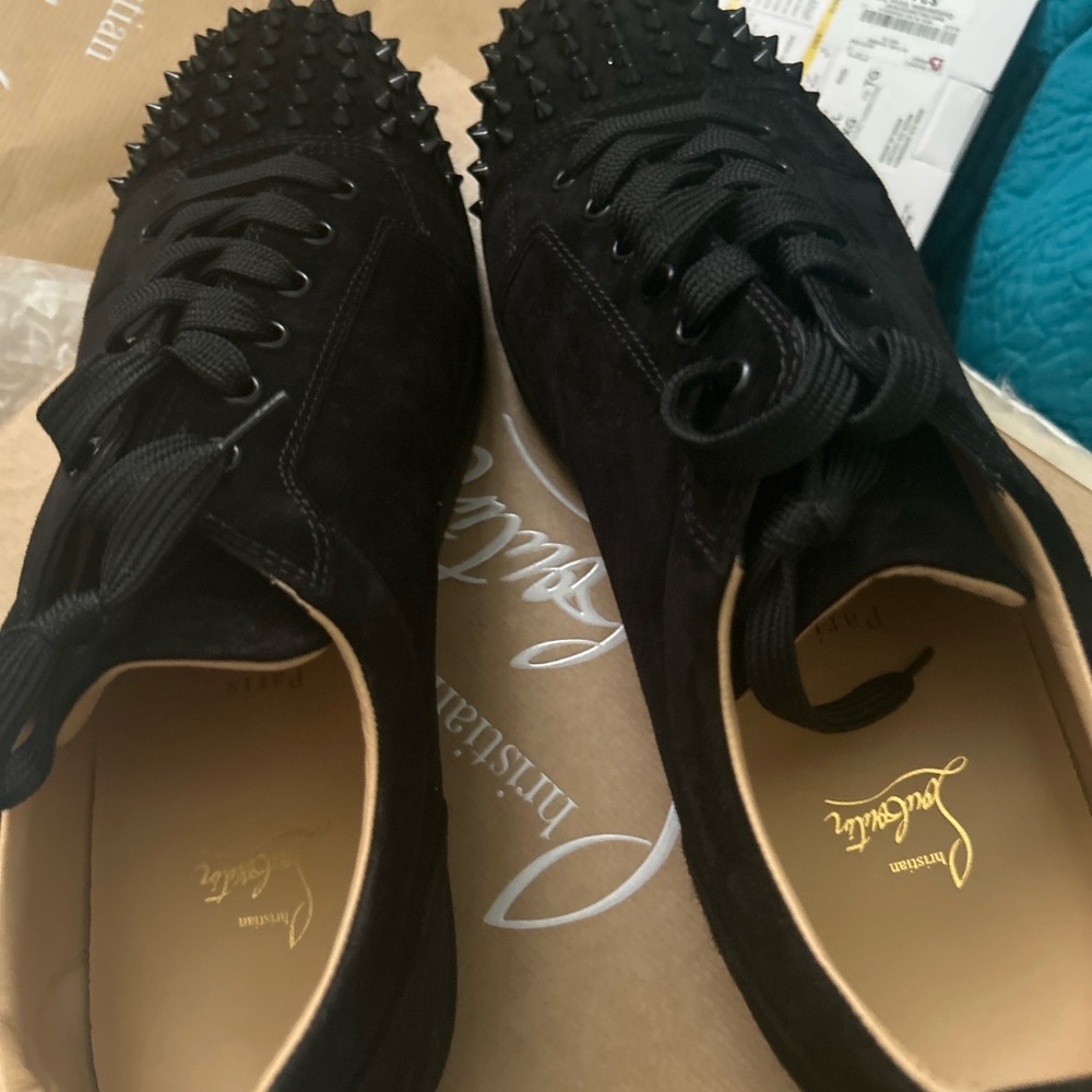 Louis Vuitton Black and Red Sneakers with Striking Two-Tone Design - Picture 3 of 7